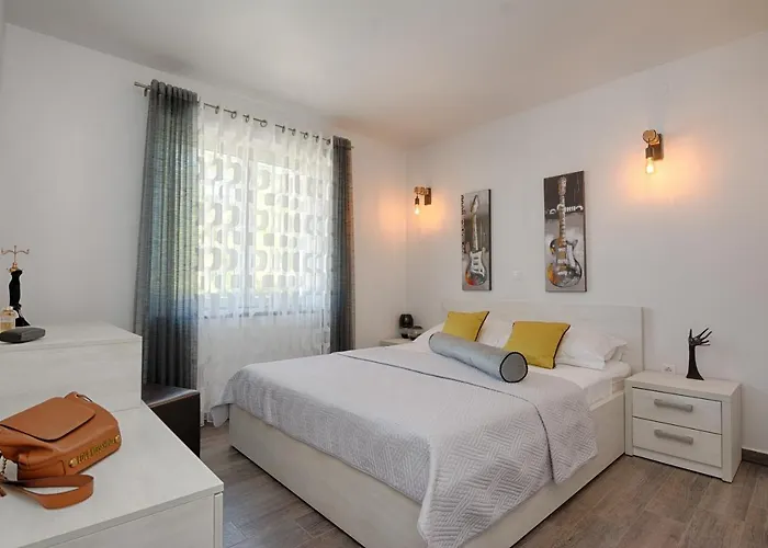 Family-friendly With Swimming Pool - Kozjak, - 18542 * Vir