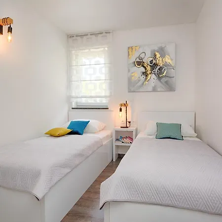 Family Friendly With A Swimming Pool - Kozjak, - 18542 Apartamento